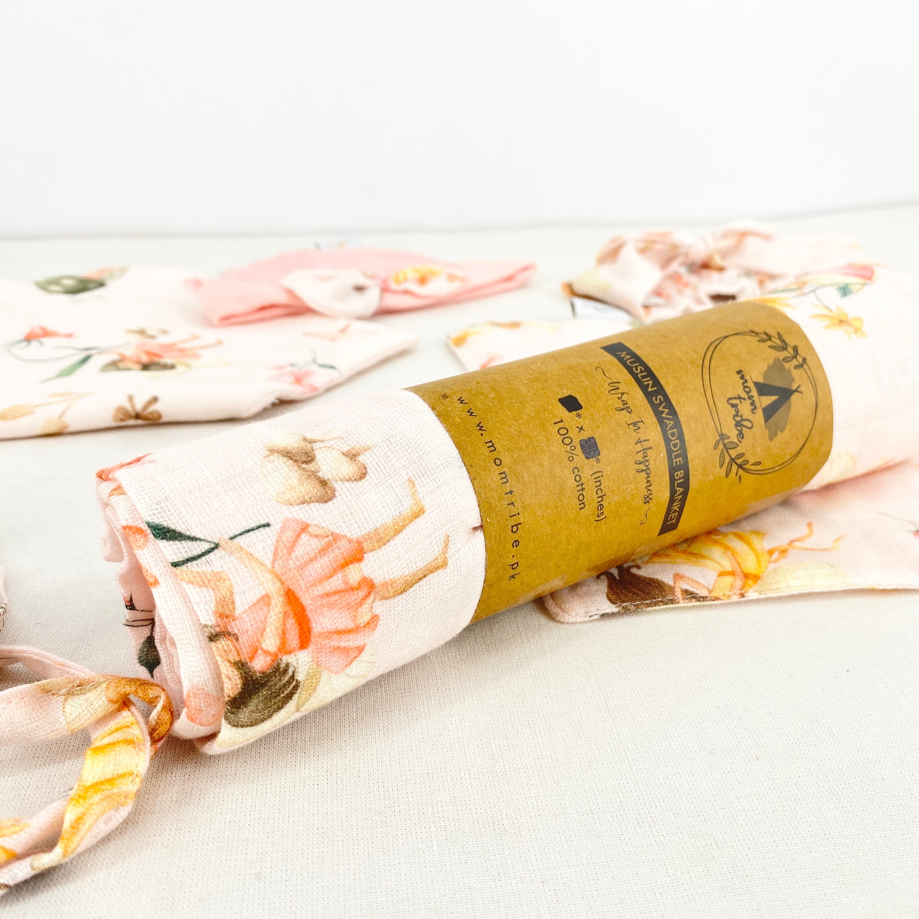 DANCING FLOWER MUSLIN SWADDLE